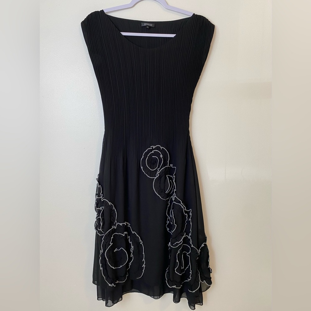 Veeca Boutique Black Micropleated Floral Applique Dress